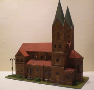 H0 Diorama HO 1:87 città romanica monastero chiesa patinata illuminata - Foto 1 di 21