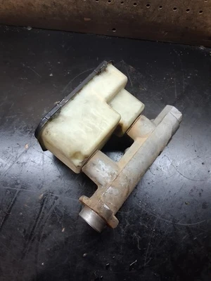 Cilindro maestro de freno 1997 Dodge Ram 1500 1994-1997 2500 A31 Foto 1 de 3