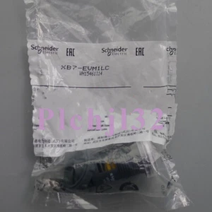 2pc New 100% Tested  White Light XB7-EVM1LC XA2EVM1LC AC220V - Picture 1 of 3