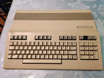 Computadora personal Commodore 128 C128 de colección enciende Foto 1 de 4