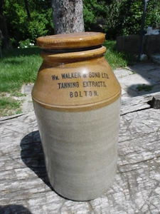 Antico Wm. Walker & Sons LTD. Brocca/roccia chimica in gres 12 3/4" H per 7" W. - Foto 1 di 7