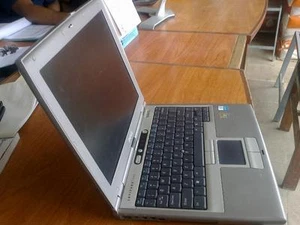 DELL LATITUDE D400 - Pentium M 1.3GHZ-512MB-30GB-Wifi - Photo 1/1