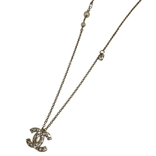 Collana CHANEL (Incastro) Logo CC Finta Perla Marca CC Strass Collana...