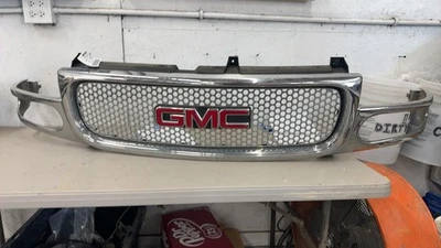 01 02 03 04 05 06 GMC YUKON Grille Foto 1 de 4