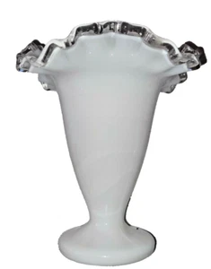 Vintage Fenton Vase Silver Crest gekräuselt geraffter Rand Milchglas 6 1/4" hoch - Bild 1 von 4