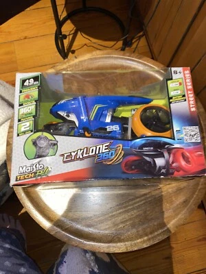 Maisto Tech R/C Street Series Remote Control Blue Cyklone 360 Cycle Bike 49mhz - Image 1 of 4