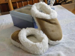 Plusheez Model 21450 Beige Women's Size 9-10 Suede Look Slippers - NIB - Picture 1 of 7