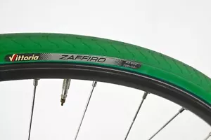 Pneumatico pieghevole Vittoria Zaffiro verde 700c x 23mm clincher - Foto 1 di 1