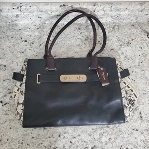 Bolso de Mano Coach Carry Todo Cuero Negro Bloque de Color Piel de Serpiente Borgoña Diseñador - Imagen 1 de 9