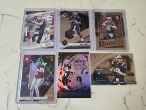 Mac Jones Konvolut (6) RCs - Playoff, Mosaic, Chronicles - Patriots Jaguars  - Bild 1 von 2