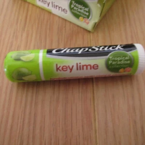 ChapStick KEY LIME Balsamo Labbra (1 tubo, nuovo) Edizione Limitata - Foto 1 di 3
