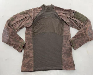 Camisa de Combate del Ejército de los Estados Unidos Mastín del Desierto ACU Digital Camuflado Resistente a las Llamas Pequeña - Imagen 1 de 7