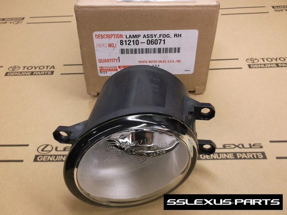 Lexus RX350 RX450H (2010-2013)  RH Passenger Side OEM Genuine FOG LIGHT -  LAMP  - Image 1 of 1