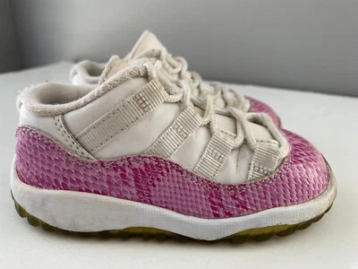 Zapatos para niños pequeños talla 7C Nike Air Jordan 11 Retro Lo XI rosa piel de serpiente Foto 1 de 4