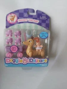 VINTAGE CROCKET AND BABY DOGGIE DAYCARE 2004 MATTEL NEU Karton beschädigt - Bild 1 von 4