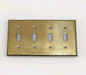 Placa de pared de interruptor de cuatro palancas cuádruple de latón antigua usada sin tornillos - Imagen 1 de 5