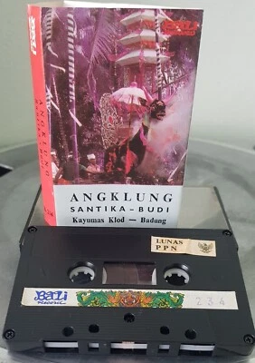ANGKLUNG - Santika - Budi / Kayumas Klod - Badung - 1988 cassette tape excellent - Image 1 of 2