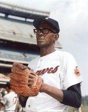 Satchel Paige of the Atlanta Braves circa 1968 8x10 Picture Celebrity Print