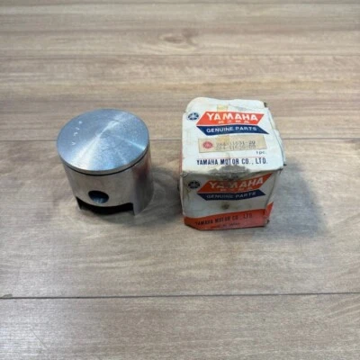 Nuevo pistón Yamaha OEM NOS / 284-11631-20 / .50mm OVER / 1970-1971 RT1 MX 360 Foto 1 de 4