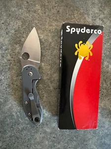 Spyderco Dice COLLECTOR’S CLUB C182CFTIP 2.5in Flipper Frame Lock Knife - Picture 1 of 4