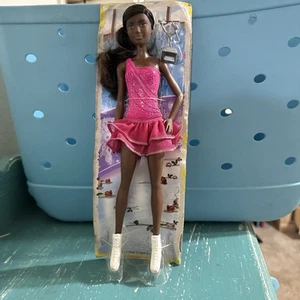 MUÑECA BARBIE 2017 BARBIE CAREERS PATINADORA SOBRE HIELO AFROAMERICANA - Imagen 1 de 5