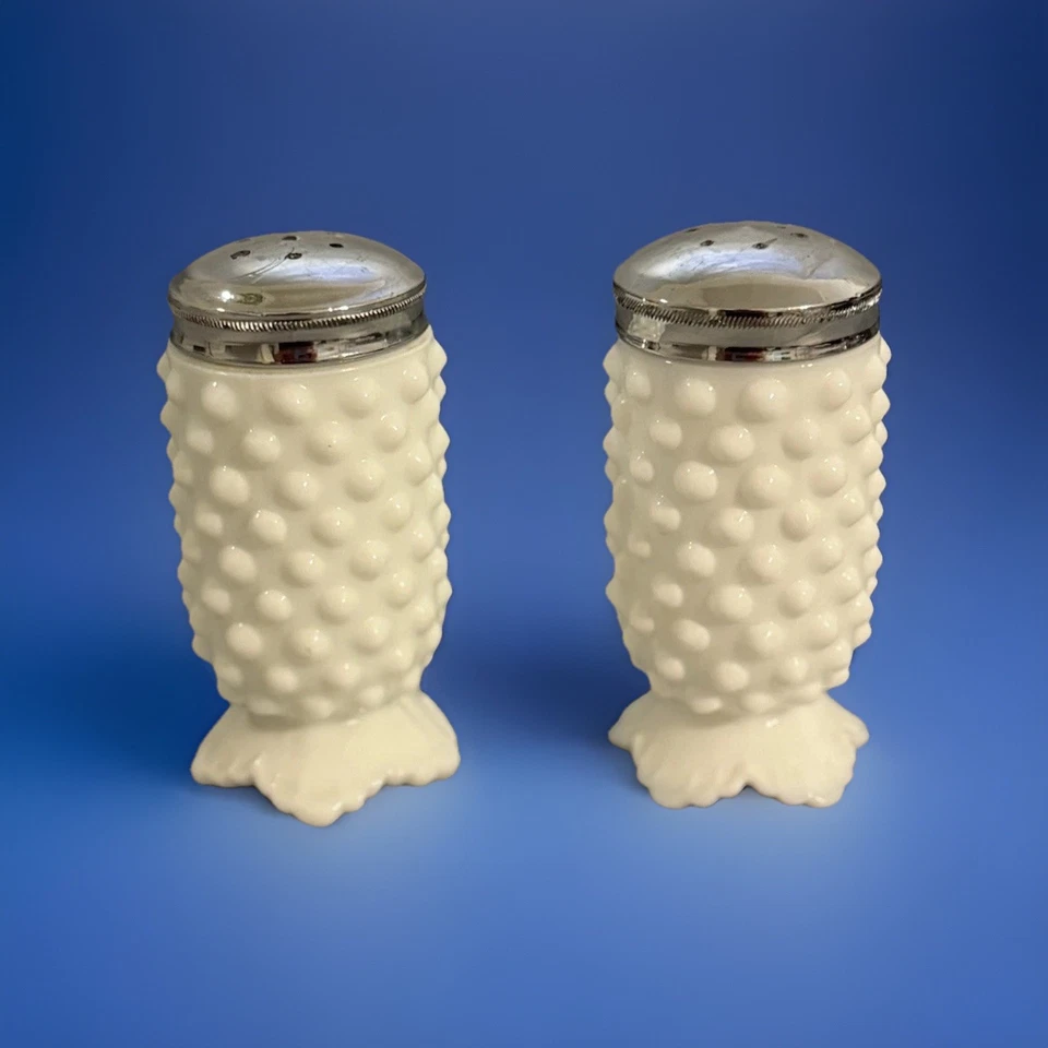 Fenton Hobnail Sal Pimienta Agitador Leche Vidrio Rocío Gota Pie Festoneado De Colección Años 50 Foto 1 de 4