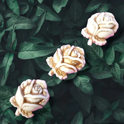 3x Vintage 23mm Gilded Cream Rose Flower Shank Button Plastic Novelty Off-White - Image 1 of 4