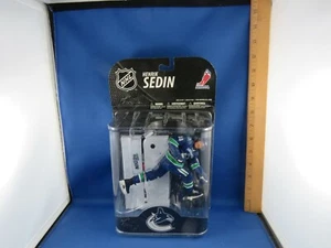 McFarlane NHL Series 20 - HENRIK SEDIN - Vancouver Canucks Blue Jersey Figure - Foto 1 di 3