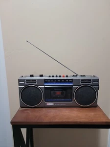 Samsung ST-K30 Vintage Boom Box AM/FM Band & Cassette For PARTS / REPAIR - Picture 1 of 16