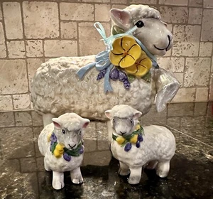 Blue Sky Clayworks Ostern Lamm Figur & Salz & Pfefferstreuer Set Neu mit Etikett - Bild 1 von 14