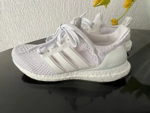Scarpe Adidas ultra boost, taglia 9 (40) bianche, traspiranti, tessuto, sistema di torsione, NUOVE - Foto 1 di 22