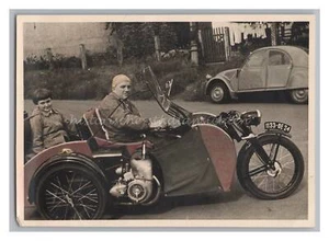 Motocicleta de tres ruedas 1955 ¿vehículo dañado? 2CV - Postcolorido - Foto años 50 - Imagen 1 de 2