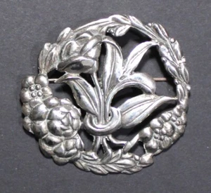 Vintage  Floral Design  Sterling Silver  Brooch  Pin 23.5 grams  2 in. wide - Picture 1 of 4