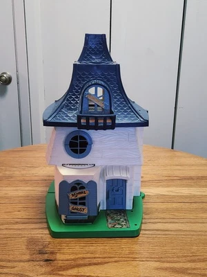 Hasbro Weeble Wobbles Casa Embrujada Juego con Cofre del Tesoro Campanario y 3 Weebles Foto 1 de 4