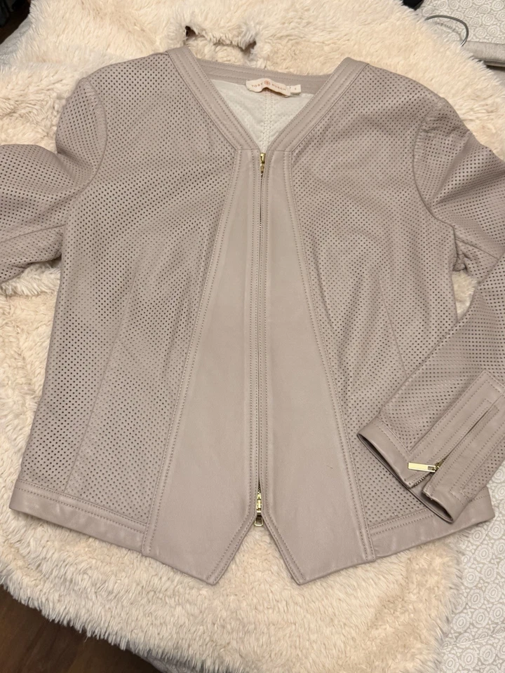 Chaqueta de cuero de cordero perforado Nicki Tory Burch para mujer talla 8 beige cremallera Foto 1 de 4