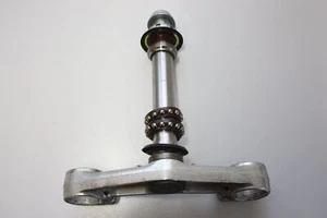 2000 YAMAHA YZF R6 BOTTOM TRIPLE TREE CLAMP YOKE - Picture 1 of 6