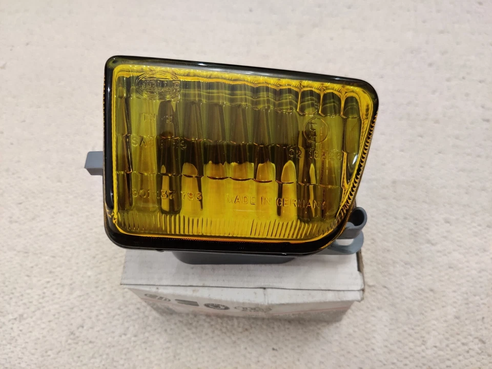 NUOVO Originale VW Jetta Golf 2 Mk II Fendinebbia Vetro Sinistro 191941723C Giallo - Immagine 1 di 4