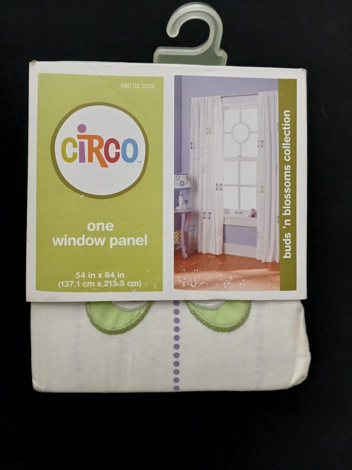 Panel de ventana Circo Buds 'n Blossoms 84" W x 54" L 1 panel de ventana Foto 1 de 3