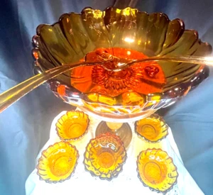 Set 6 ciotole punzonate vintage anni 70 forma floreale ambra con mestoli - Foto 1 di 9