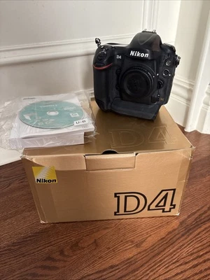 Cuerpo Nikon D4 con caja no funcional solo para piezas Foto 1 de 4