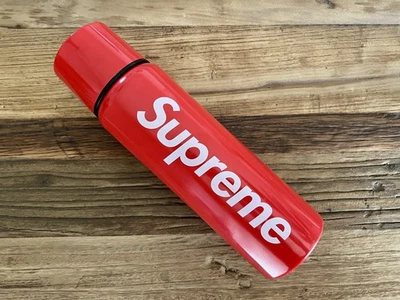 Nova garrafa térmica vermelha Supreme SIGG isolamento a vácuo 0,75L - logotipo da caixa FW20 BOGO  - Imagem 1 de 4