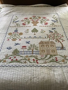 Bellissimo copriletto vintage cucito a mano ricamato casa e giardino cimelio - Foto 1 di 10