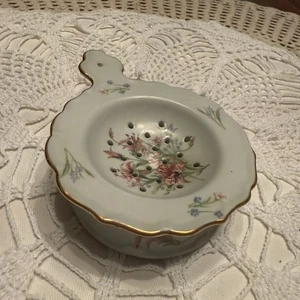 Vintage Porcelain Floral and Gold Trim Tea Strainer Flowers By Day Lily - Picture 1 of 8