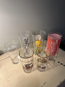 Vintage Trinkgeschirr 6 Stück 70er Coca Cola Coke, 73 Looney Tunes, Ford GM, Packard - Bild 1 von 24