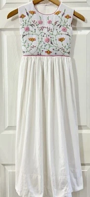 Vestido Beaux et Belles Meninas Tamanho 12 Branco Floral Smocked Boutique Clássico - Imagem 1 de 3