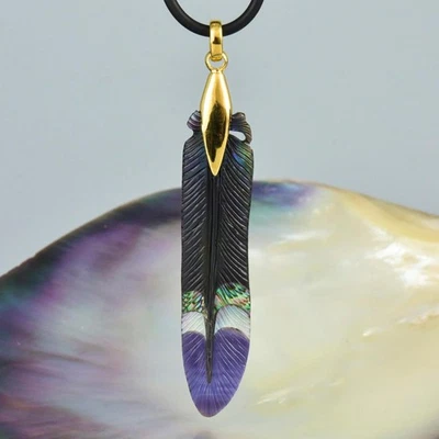 Colgante de pluma de loro concha tallada | Oro Vermeil sobre plata de ley 3,45 g Foto 1 de 4