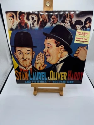 Stan Laurel & Oliver Hardy And Friends - Volume One Laserdisc Foto 1 de 3