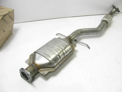 Conversor catalítico traseiro Magnaflow 93192 ajuste direto para 2001-2004 Kia Optima 2.4 - Imagem 1 de 4