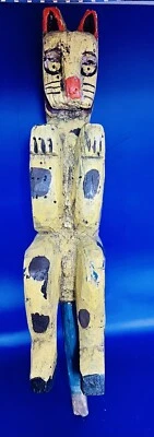 Figura de arte popular de gato tallada y pintada a mano única en poste Foto 1 de 4