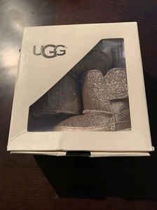 Bota UGG Keelan Oro Brillo Genuina Talla 0/1 0-6 Meses Nueva En Caja - Imagen 1 de 12
